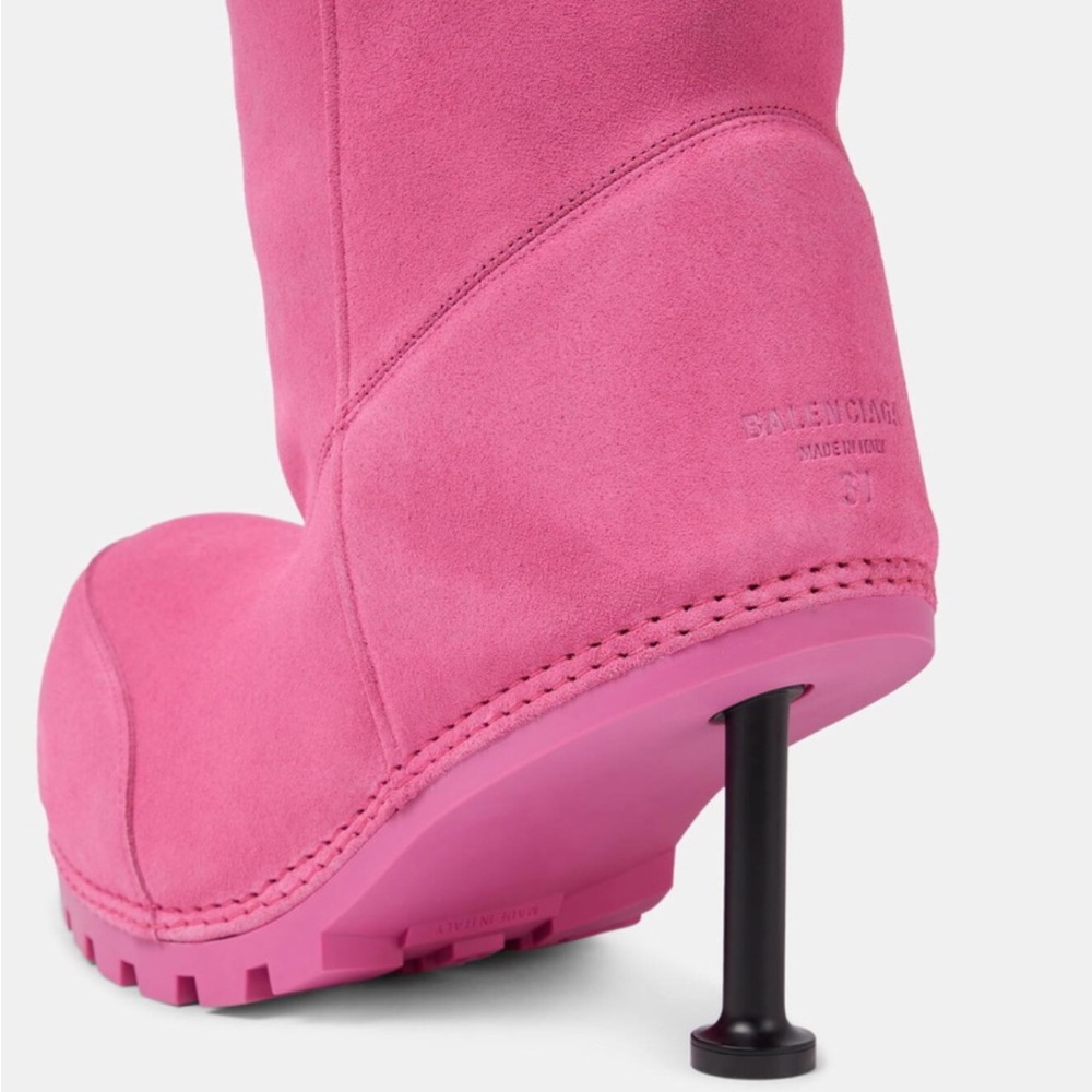 Balenciaga Alaska pink suede knee-high boot-heels
Worn once
(Heavy)
Size 39 - Picture 4 of 4